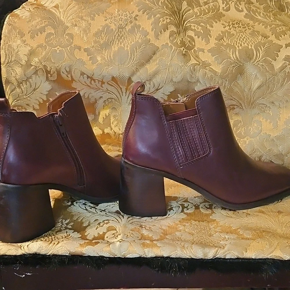 Ladies Lucky Brand leather boots.  New, never worn.  Wine/brown. DEBRUH - Picture 3 of 6